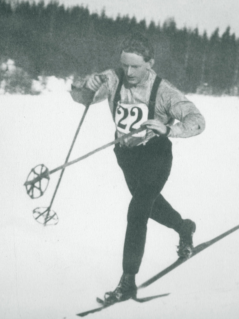 1919 Marius Eriksen senior skiing at Holmenkollen